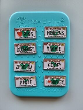 DISNEY Pins License Plate Set  & PinFolio